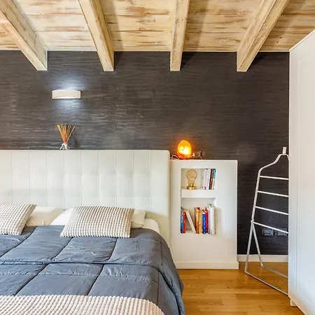 Unconventional Near Linate - Supreme Meme Loft Milan